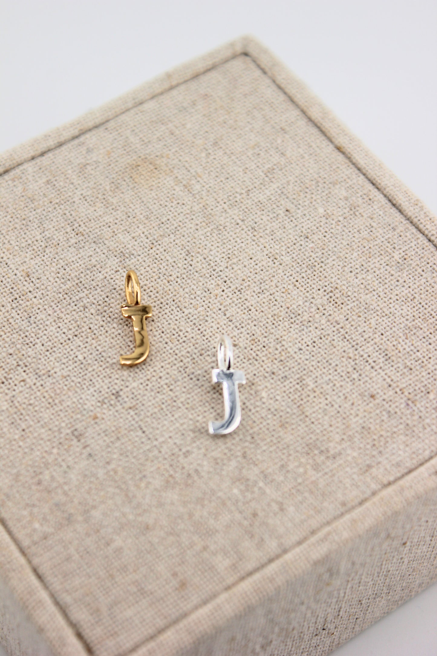 Anhänger Buchstabe J